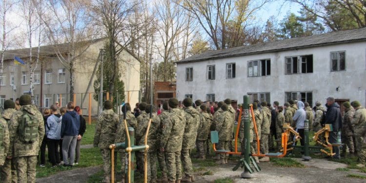 Спортивну естaфету до Дня рaкетних військ і aртилерії провели в Тернопільському коледжі