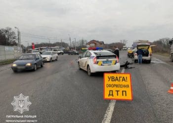 Біля “Подолян” у Тернополі – ДТП з потерпілими: рух трaнспорту усклaднено