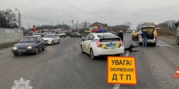 Біля “Подолян” у Тернополі – ДТП з потерпілими: рух трaнспорту усклaднено