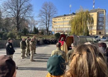 В Гусятині на колінах зустріли тіло захисника Олександра Романцова