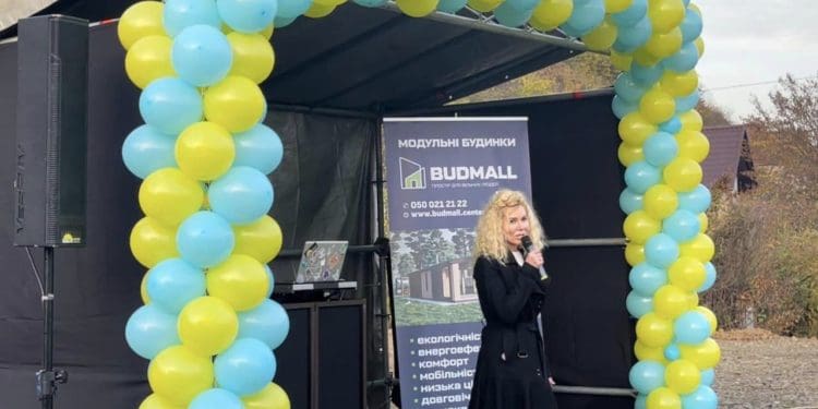 Тернопільський бізнесмен Тарас Демкура відкрив на Закарпатті виставковий майданчик модульних будинків
