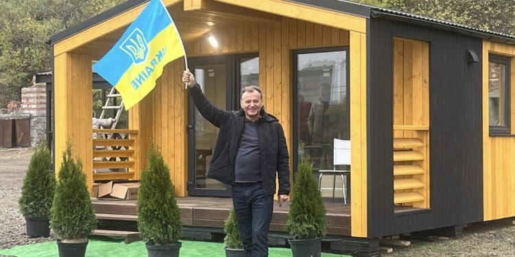 Тернопільський бізнесмен Тарас Демкура відкрив на Закарпатті виставковий майданчик модульних будинків