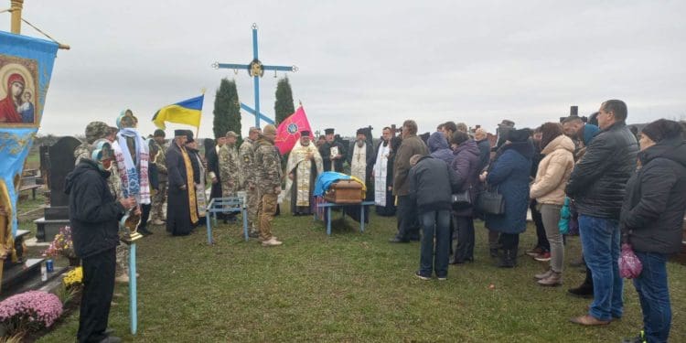 Захисника Максима Кюза з почестями похоронили в рідному селі