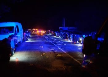 Жителі Шумської громади на колінах і з квітами зустріли тіло 23-річного Героя Романа Затворнюка