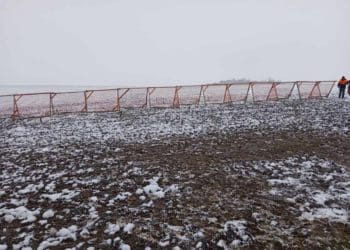 Дороги на Тернопільщині захищають від снігу