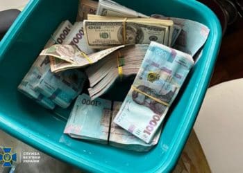 У храмах московського патріархату СБУ знайшла проросійську літературу та мільйони готівки