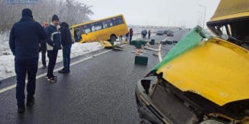У Чорткові зіткнулися автомобіль і маршрутка: є травмовані