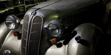 СБУ запобігла вивезенню з України елітного автопарку, зброї і антикваріату, які належать президенту промислового гіганта Мотор Січ