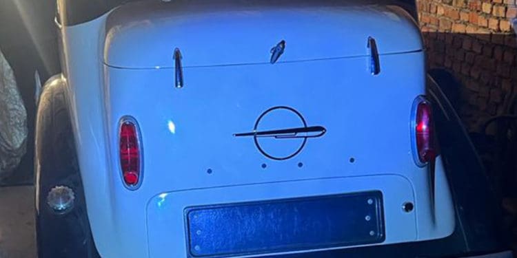 СБУ запобігла вивезенню з України елітного автопарку, зброї і антикваріату, які належать президенту промислового гіганта Мотор Січ