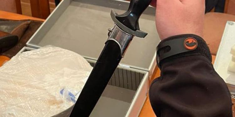 СБУ запобігла вивезенню з України елітного автопарку, зброї і антикваріату, які належать президенту промислового гіганта Мотор Січ