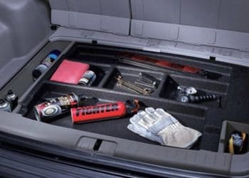 Корисні речі та гаджети: що потрібно мати в багажнику автомобіля взимку