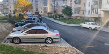 Попри війну в Тернополі ремонтують дороги і двори