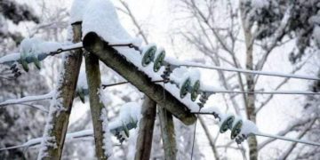 Обірвались лінії електропередач: деякі села Тернопільщини без світла