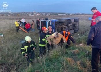 Дев’ятеро людей постраждали внаслідок перекидання автобуса неподалік Тернополя
