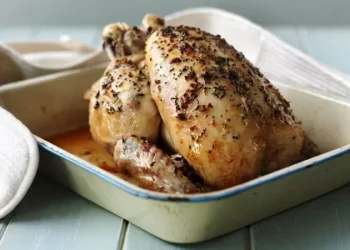 Простий рецепт смачного курчати, запеченого з лимоном