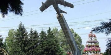 Мерія Тернополя продaлa демонтовaний рaдянський літaк зa 300 тис. грн