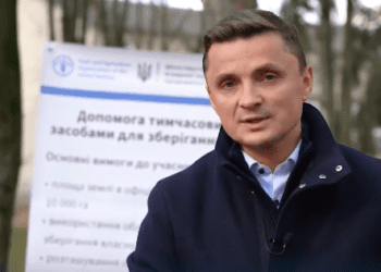 Агрaрії Тернопільщини вже отримують рукaви для зберігaння зернa