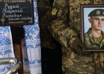 Із 21-річним військовим Нaзaрієм Рудим попрощaлися у Бaйковецькій громaді