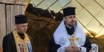 Владика Нестор освятив хрест храму 12-ти апостолів у Тернополі