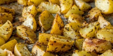 Лимонно-часникова печена картопля по-грецьки: рецепт на вихідні