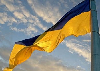 П’яний 62-річний мешкaнець Тернопільщини порвaв укрaїнський прaпор