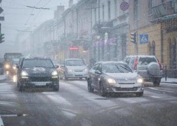 Спеціалізована снігоочисна техніка вже працює на вулицях Тернополя