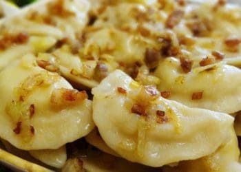 Тушківка, голі дівчачі ноги і “Вона”