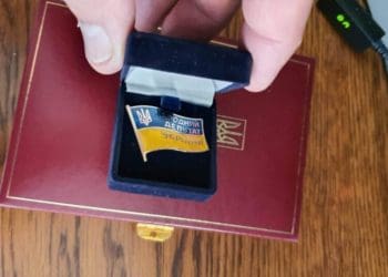 Тернопільський екснардеп продає свої депутатські значки: кошти підуть на ЗСУ