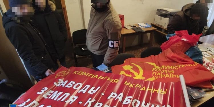 СБУ провела обшуки у представників заборонених політичних партій: знайшли зброю, георгіївські стрічки та російські прапори