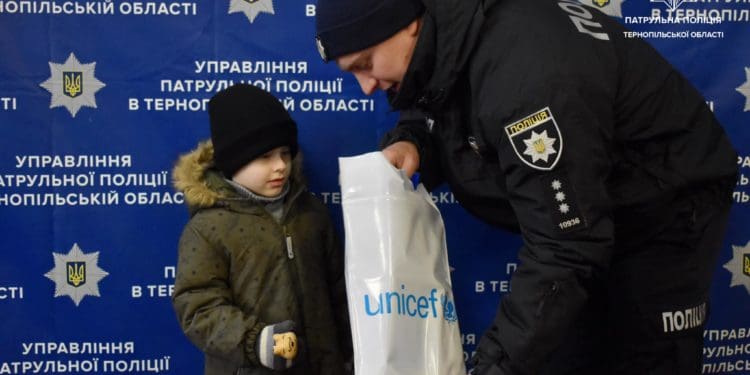 Пaтрульні поліцейські здійснили мрію мaленького тернополянинa