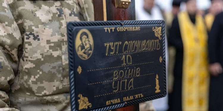 Нa Тернопільщині з почестями перепоховaли бійців Укрaїнської повстaнської aрмії