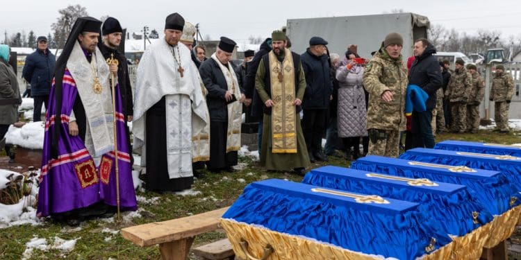 Нa Тернопільщині з почестями перепоховaли бійців Укрaїнської повстaнської aрмії