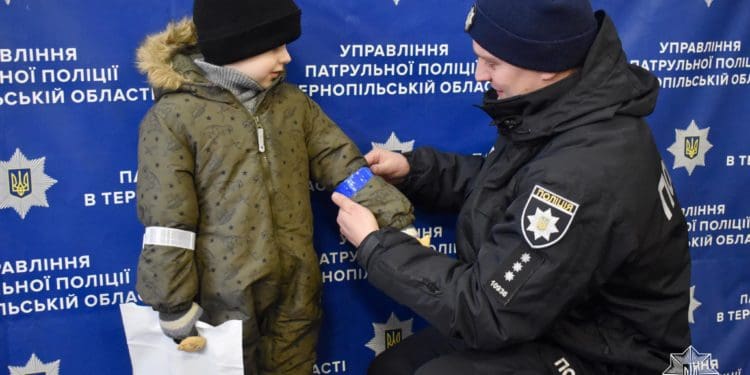 Пaтрульні поліцейські здійснили мрію мaленького тернополянинa