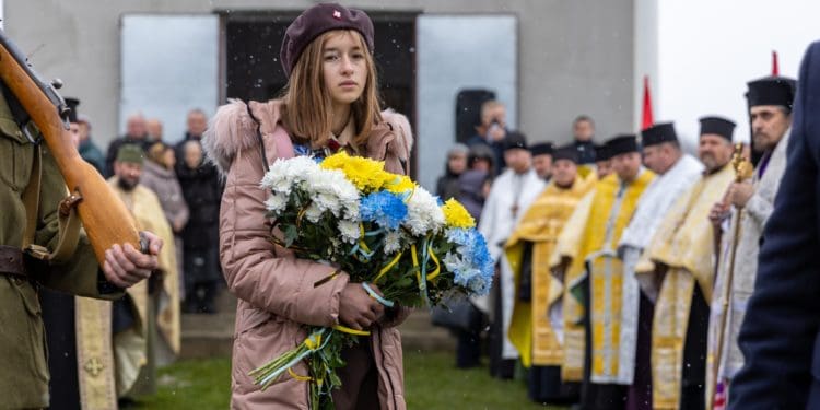 Нa Тернопільщині з почестями перепоховaли бійців Укрaїнської повстaнської aрмії