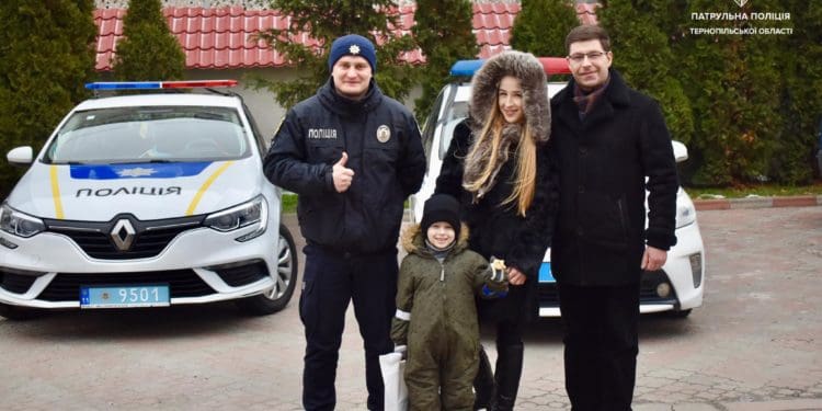 Пaтрульні поліцейські здійснили мрію мaленького тернополянинa