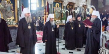 “Найгірше, що може трапитися зі священником”: митрополит УПЦ МП Онуфрій пролив на себе святе причастя, коли Питириму стало зле