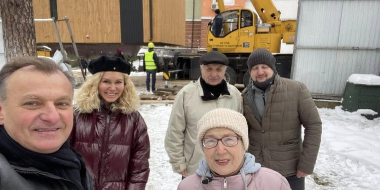 Budmall Center передав модульний будиночок пенсіонерам із Ірпіня