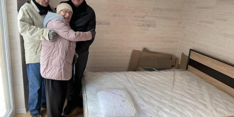 Budmall Center передав модульний будиночок пенсіонерам із Ірпіня