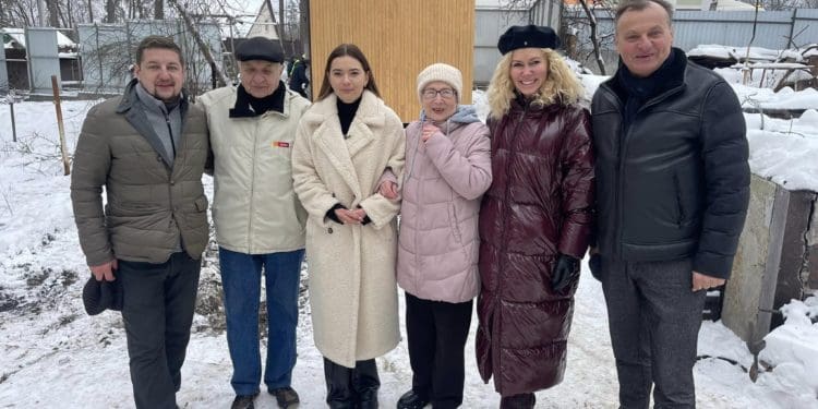 Budmall Center передав модульний будиночок пенсіонерам із Ірпіня