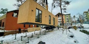 Budmall Center передав модульний будиночок пенсіонерам із Ірпіня