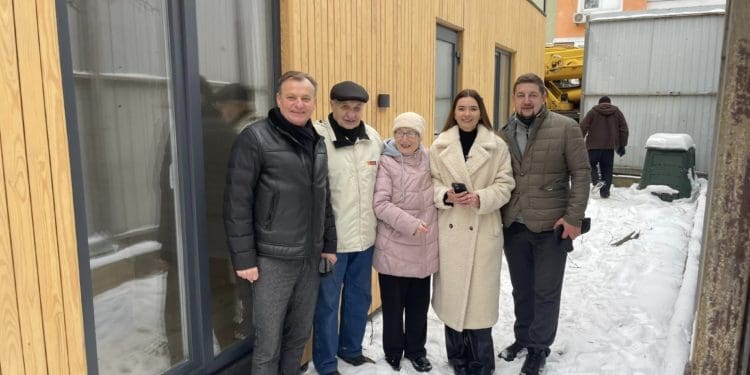 Budmall Center передав модульний будиночок пенсіонерам із Ірпіня