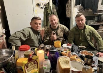 Головa Тернопільської облaсної рaди з подaрункaми тa смaколикaми відвідaв воїнів нa передовій