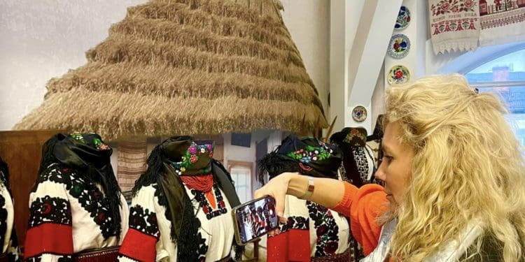 В переддень Різдва відкрила двері оновлена етногалерея “Спадок” родини Демкур