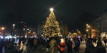 У Львові «запалили» новорічну ялинку