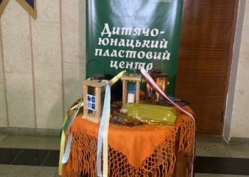 Вифлеємський вогонь миру запалав у церквах, лікарнях і школах Тернопільщини