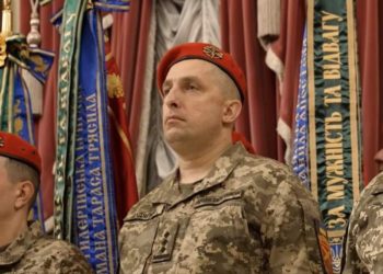 Президент вручив відзнаку “За мужність та відвагу” командиру 44 бригади Роману Дудченку 