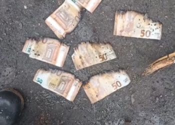 У Ланівцях на Тернопільщині в каналізації знайшли євро і фунти