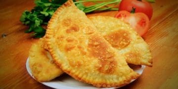 Як приготувати чебуреки з м’ясом в домашніх умовах? Рецепти дуже смачних чебуреків