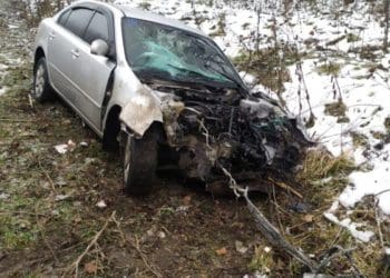 Дорожники не справилися: на слизькій дорозі трапилася аварія