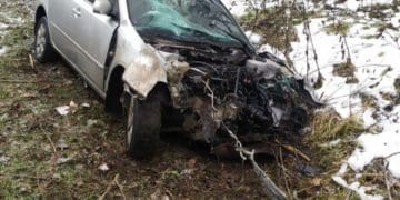 Дорожники не справилися: на слизькій дорозі трапилася аварія